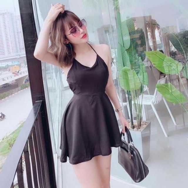 Đầm xòe hở lưng cột dây