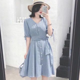 ĐẦM CỔ V FORM XÒE KÈM DÂY CỘT