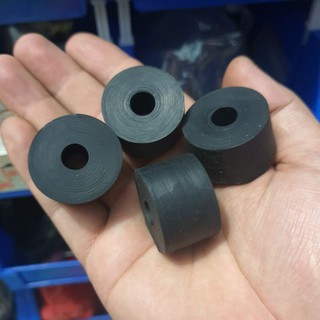 Đệm cao su 30*20*8 (đường kính ngoài 30mm, dày 20mm, lỗ trong 8mm)