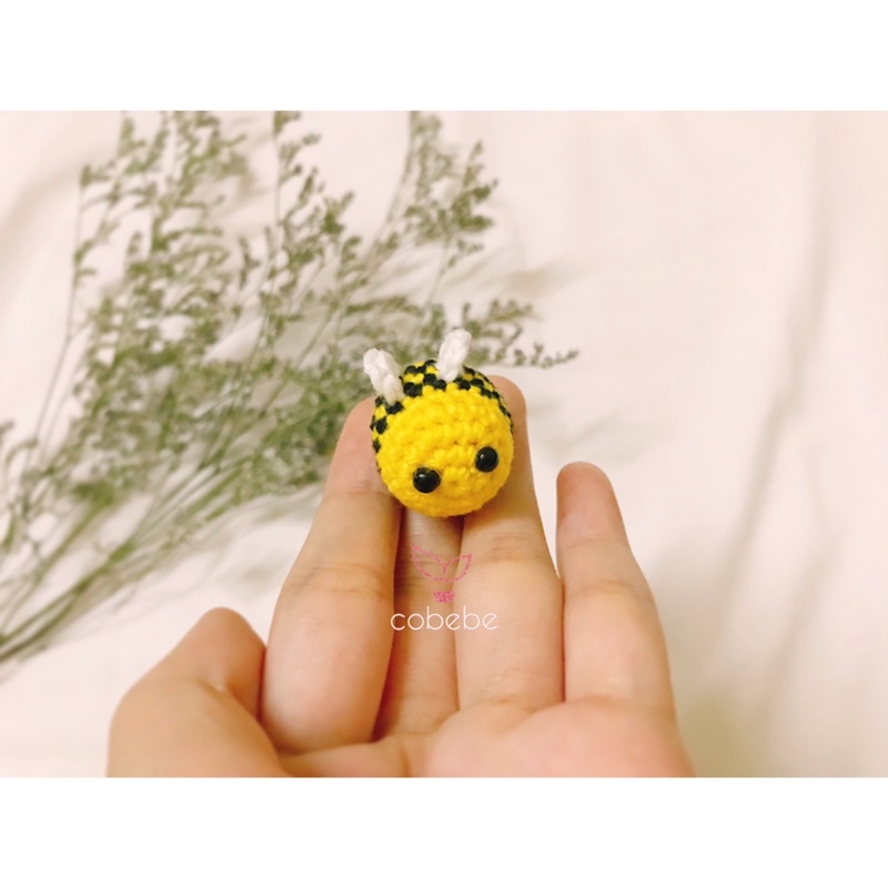 Móc khoá con ong handmade bằng len cute