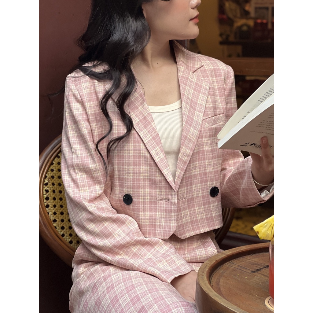 Áo blazer croptop kẻ caro và chân váy cùng set blazer kẻ MADELEN