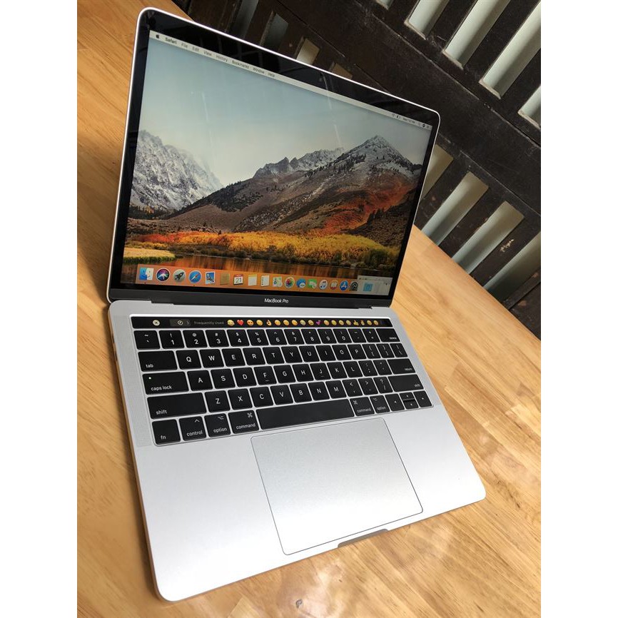 Macbook Pro 2017, 13.3in touch bar, i7 – 3.5G, Ram 16G, 256G, giá rẻ.'