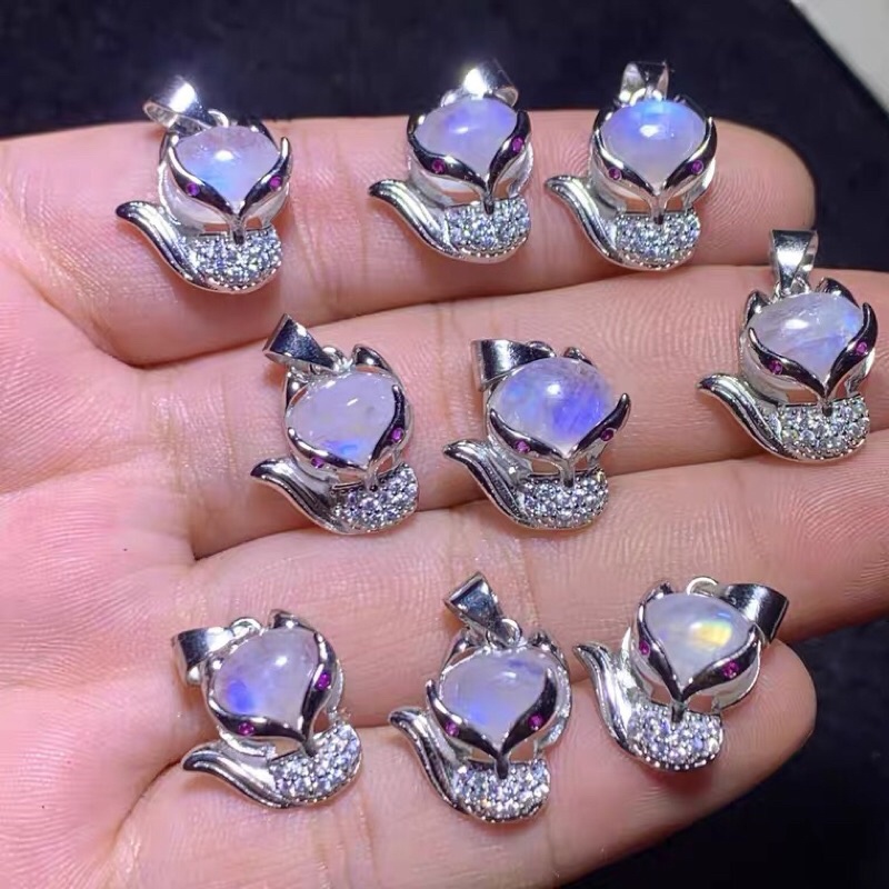 Mặt dây hồ ly moonstone