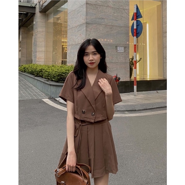 Set áo vest cộc tay kèm chân váy xếp ly dây thắt eo