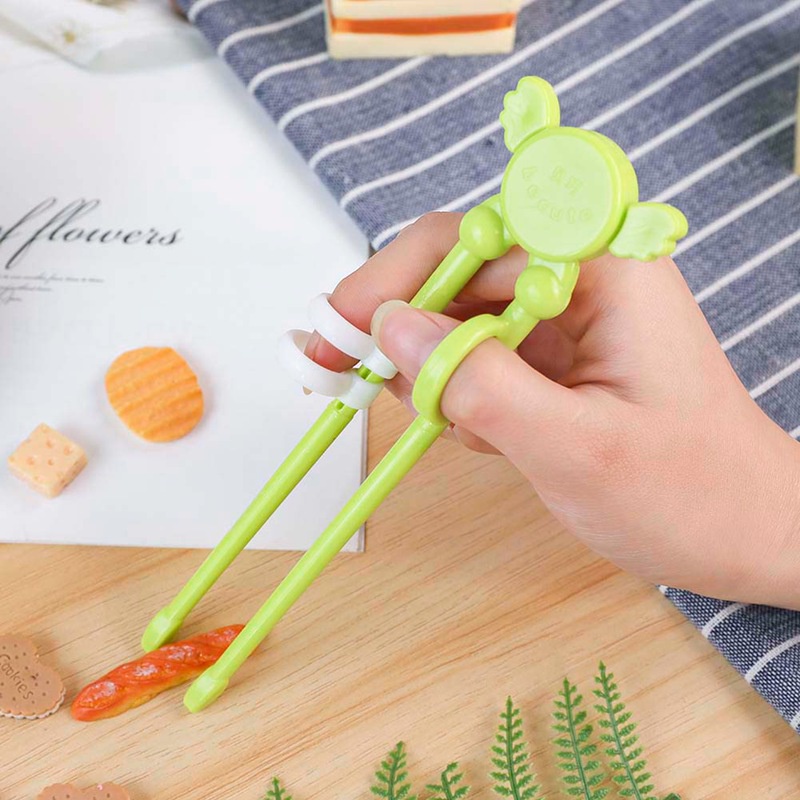 Đũa tập ăn tiện lợi chuyên dùng cho bé