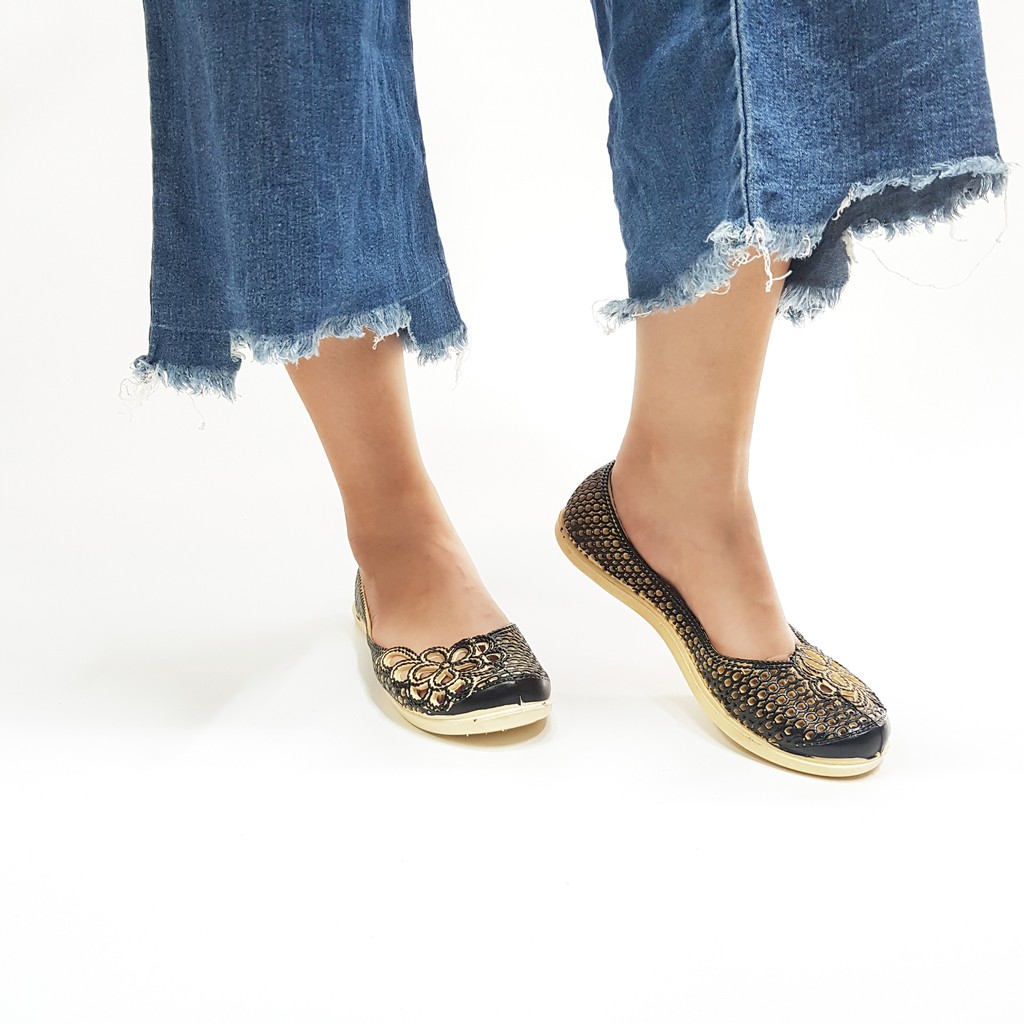 3L03 Giày bệt lỗ in hoa hot trend hè 2020 form nhỏ mua tăng 1 size | BigBuy360 - bigbuy360.vn