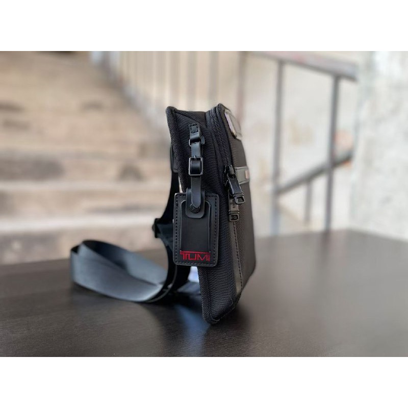 Túi đeo chéo Tumi Alpha thiết kế đơn giản hợp thời trang