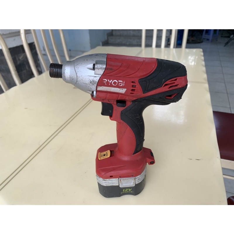 Bắn vít Ryobi 12v thân máy vỏ pin.