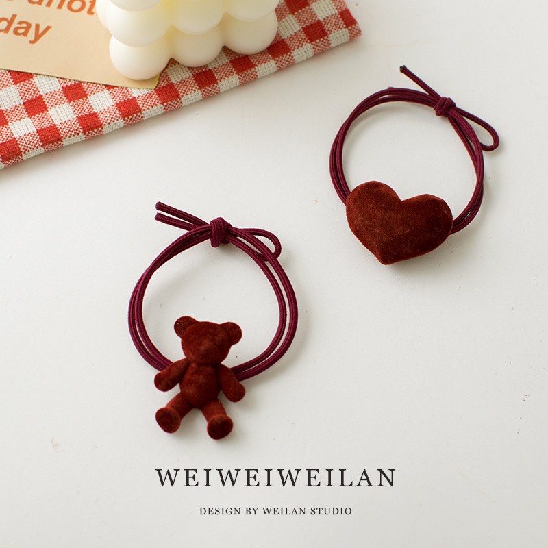 Cột tóc - Vòng tay màu đỏ nhung kèm hình Gấu và Trái Tim