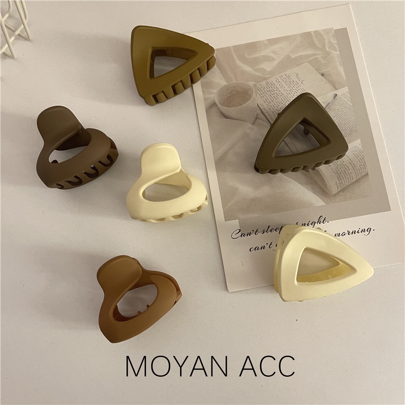 Kẹp Tóc Hình Tam Giác Màu Cà Phê Thiết Kế Mới Xinh Xắn Thời Trang Dành Cho Nữ