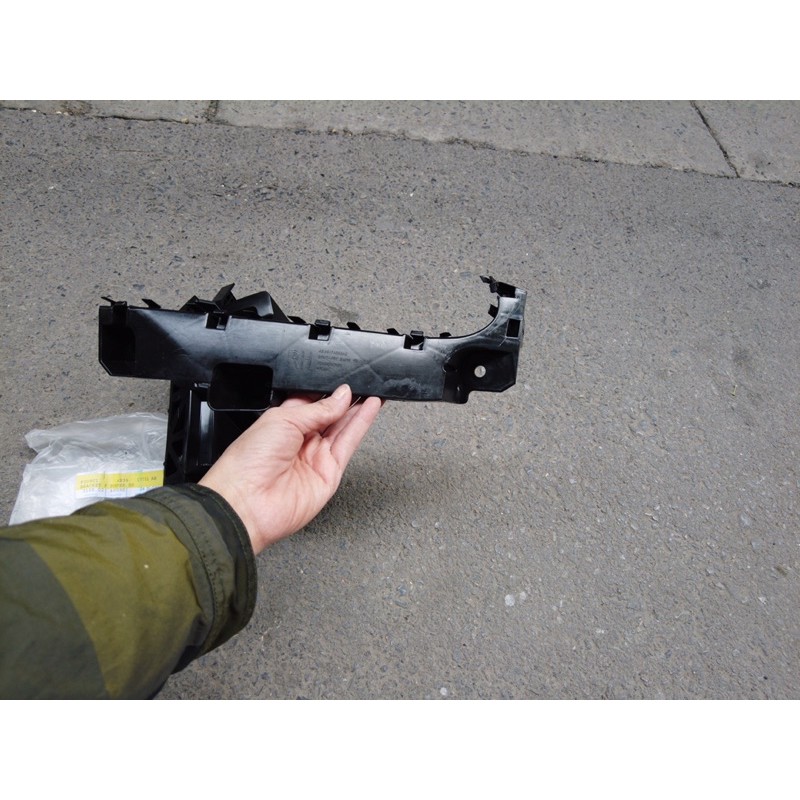 tai cài ba đờ sốc trước Ford ranger 2012-2014 sản phẩm của Ford thái lan chất lượng cao hỗ trợ lắp đặt tại Hà Nội