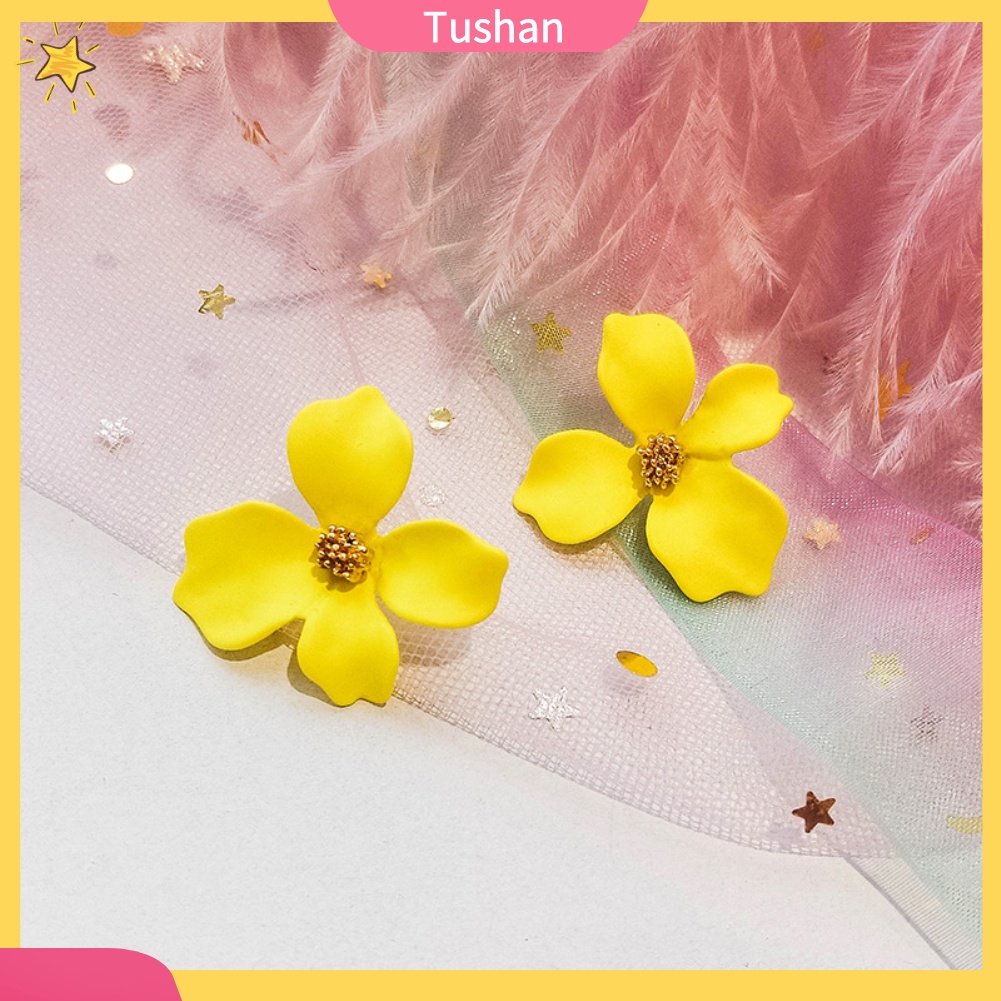 Khuyên tai hình hoa thời trang và độc đáo cho nữ
