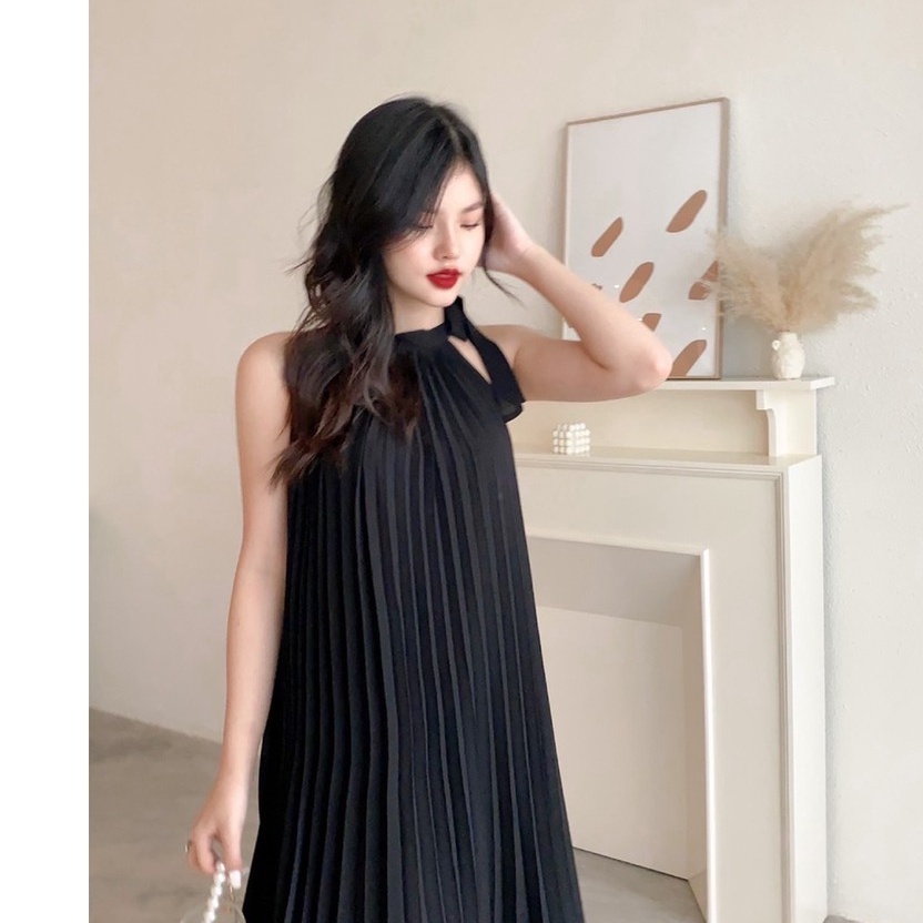 TUBYCATU | Đầm yếm đen xếp ly cột nơ sau
