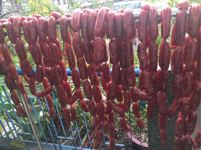 Lạp xưởng tươi Long An nhiều nạc loại đặc biệt 1 kg | BigBuy360 - bigbuy360.vn