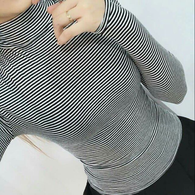 Áo cổ lọ kẻ