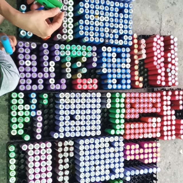 Pin tháo từ pin laptop