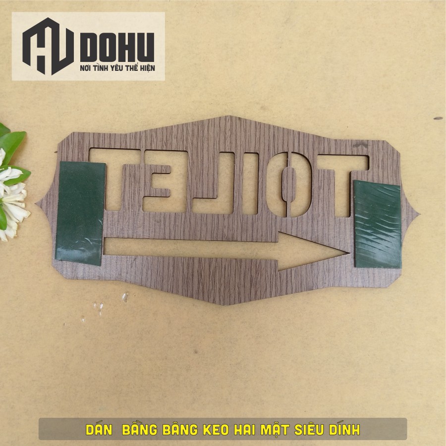Bảng toilet chỉ hướng nhà vệ sinh bằng gỗ - Dán Tường Bằng Keo 2 Mặt  - Có chọn hướng mũi tên