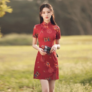 Sườn xám cách tân ngắn màu đỏ phong cách trung hoa cổ điển cho nữ