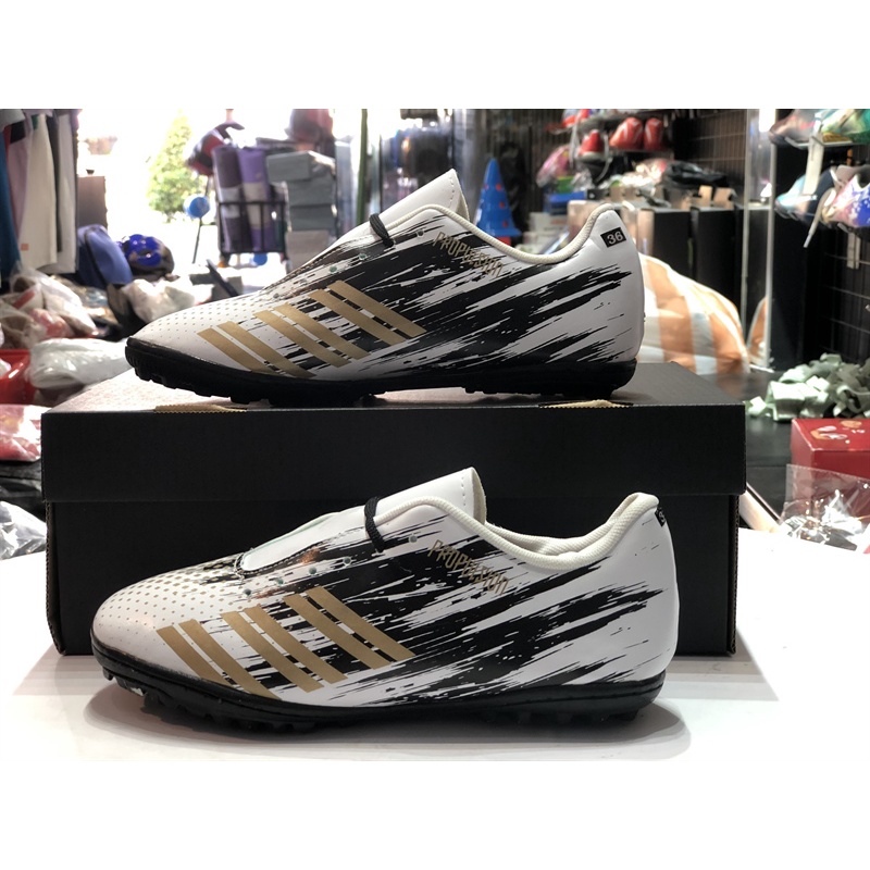 Giày đá bóng predator 3D KID - đen trắng(size35-38)