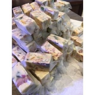 Kẹo Nougat - Kẹo sữa hạt hạnh phúc