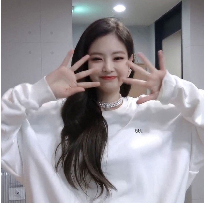 ÁO SWEATER TRẮNG GIỐNG JENNIE BLACKPINK