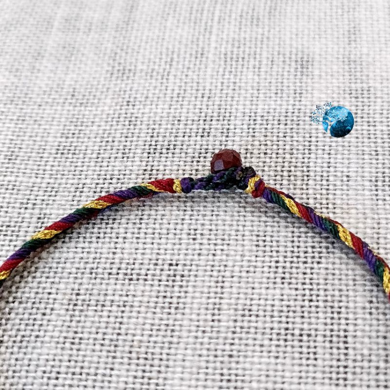 Vòng tay tết dây thổ cẩm