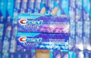 Kem đánh răng siêu trắng 3D Crest White. 