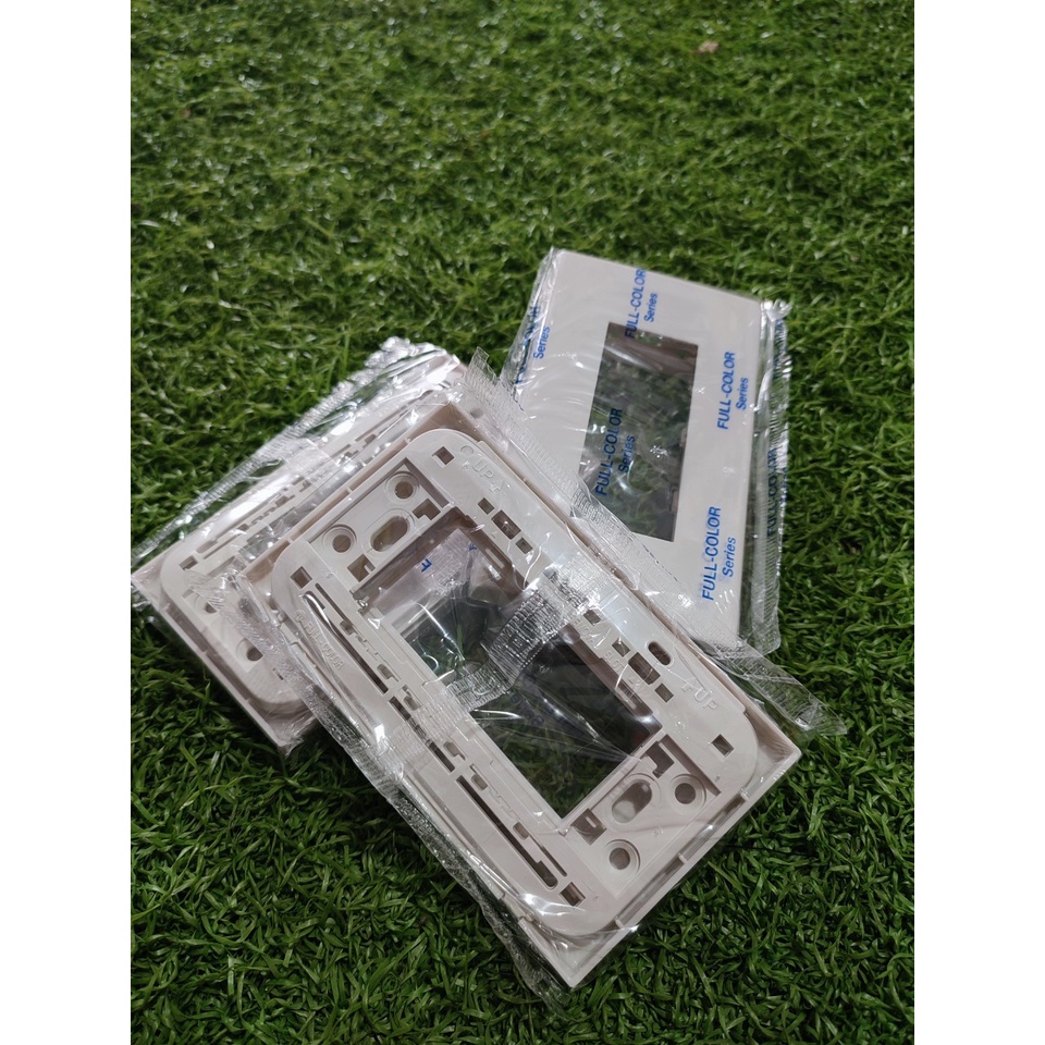 Hộp 10 Cái Mặt dùng cho 3 thiết bị PANASONIC  SIÊU RẺ