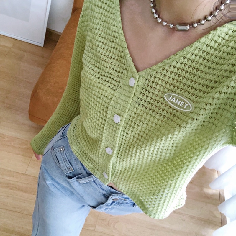 JANET STUDIO • Áo logo nút hoa màu xanh lá