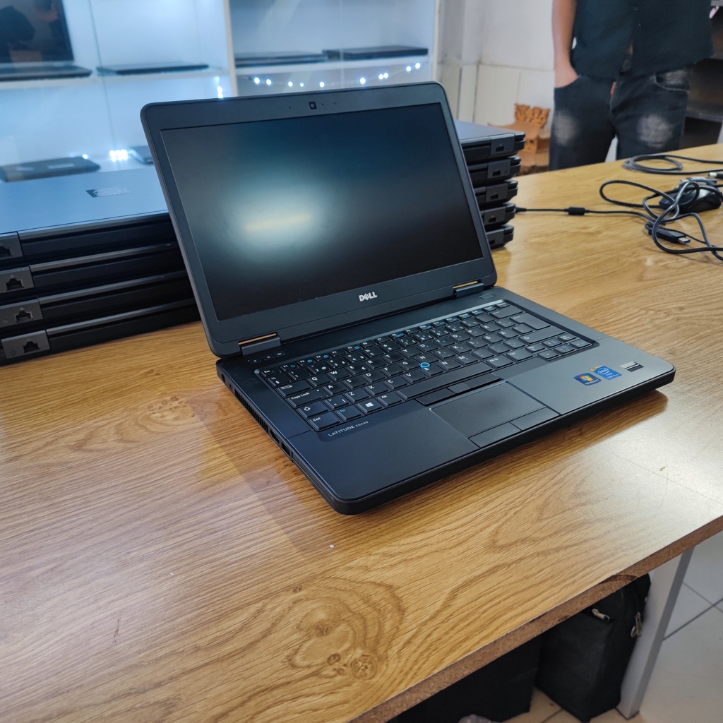 Dell Latitude E5440	Core i5-4310u, ram 4GB, ssd 128GB, màn 14" HD	Đen | WebRaoVat - webraovat.net.vn