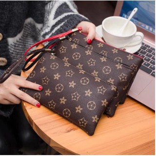 VÍ CẦM TAY HỌA TIẾT LV CỔ ĐIỂN