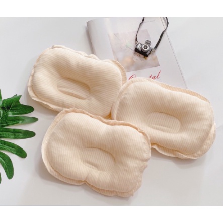 gối lõm kẻ sơ sinh cho bé