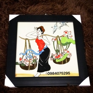 Tranh sứ cô gái gánh hoa