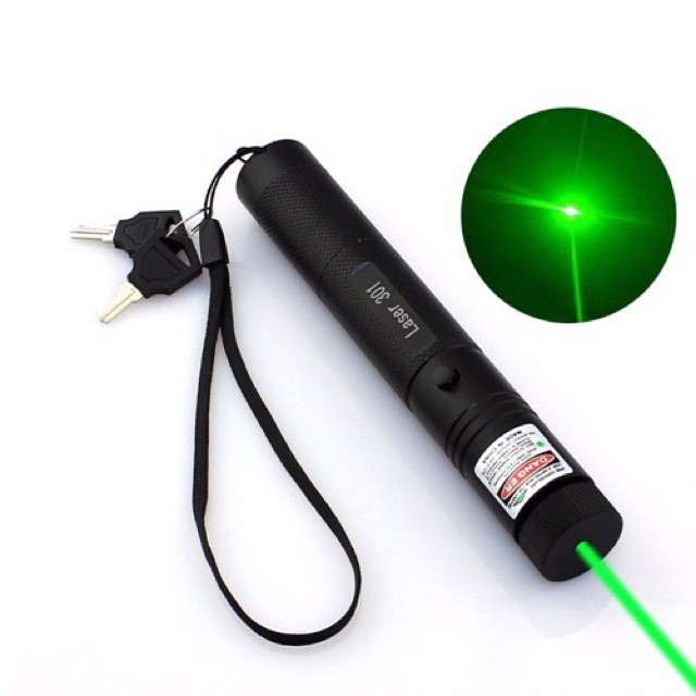 Đèn laser 303 tia xanh lá, có pin, có sạc, có chìa khóa an toàn, có đầu hoa văn, có hộp nhựa bảo quản