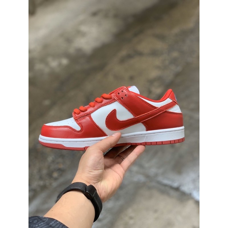 Giày thể thao SB đỏ trắng mang hằng ngày