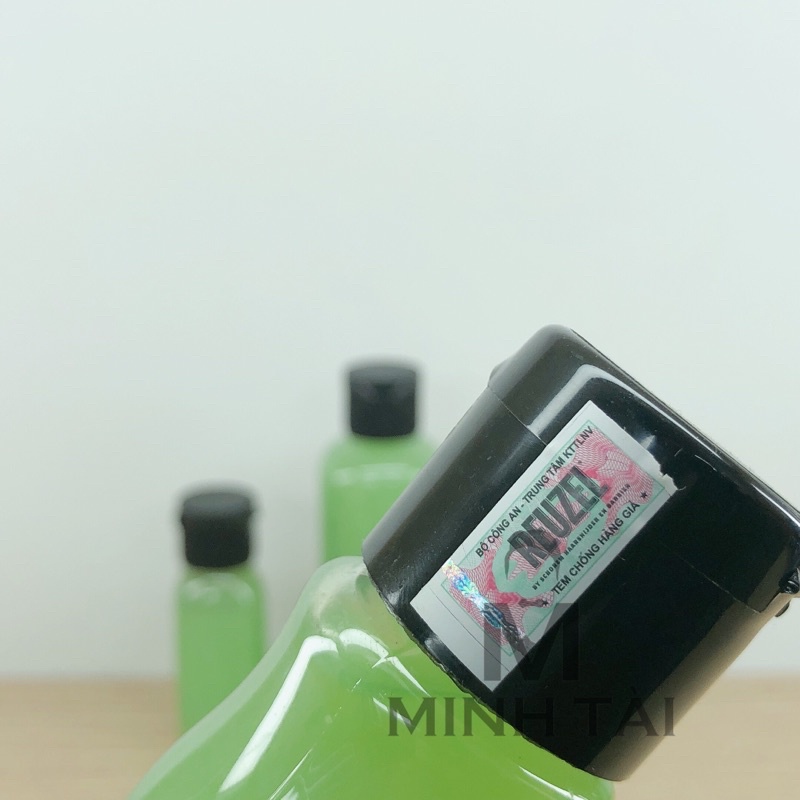 Dầu Gội Đầu Chuyên Tẩy Rửa Pomade Gốc Dầu REUZEL Scrub Shampoo - Hàng Chính Hãng