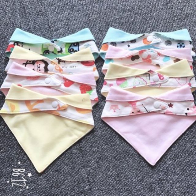 Yếm tam giác cúc bấm sét 3 chiếc
