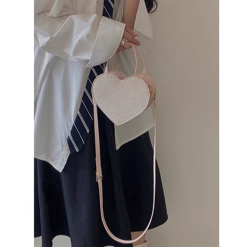 Túi xách trái tim trendy