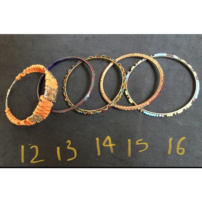 Vòng tay nhiều kiểu các mẫu