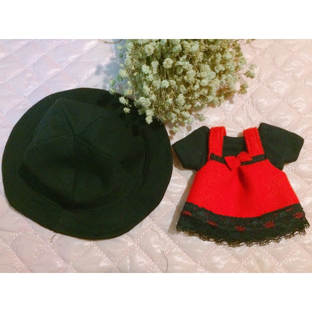 Outfit đỏ đen