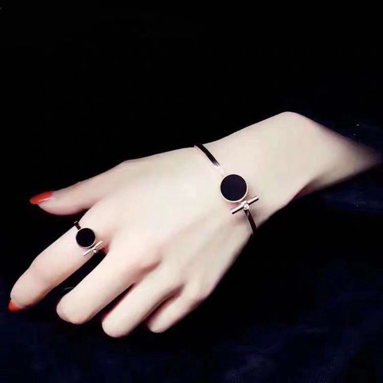 Bông Tai Đính Đá Đen Phong Cách Preppy Độc Đáo | Vòng Tay Thép Titan Mạ Vàng 18K Nhiều Màu Sắc Thời Trang | Vòng Đeo Tay Thép Không Gỉ Dạng Vòng Tròn | Trang Sức Thời Trang Phong Cách Generous