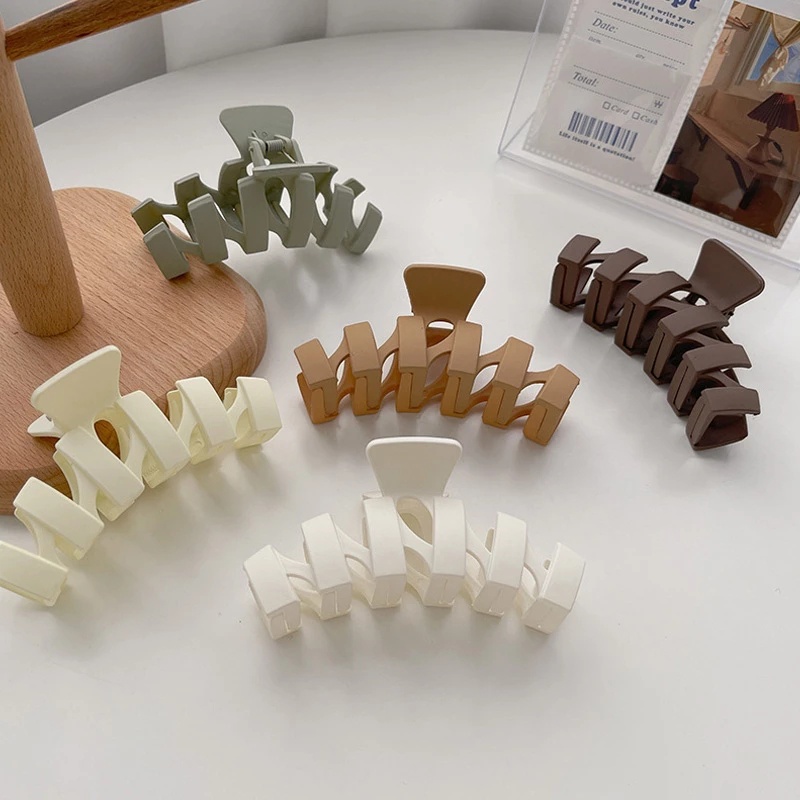 Kẹp tóc dạng hàm cá mập màu sắc đơn giản