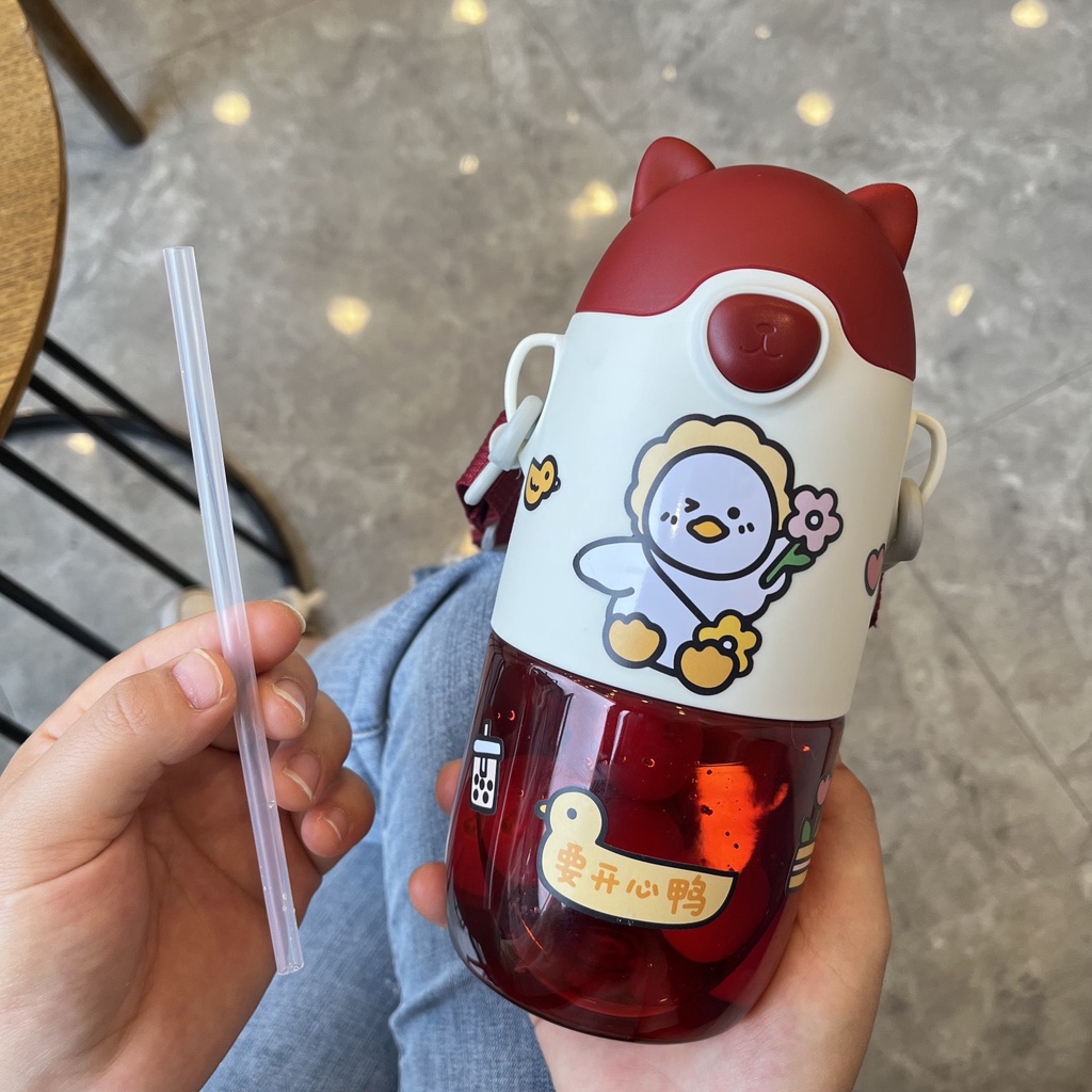 Bình nước hình hoạt hình siêu cute 650ml có dây đeo và ống hút vô cùng tiện lợi khi mang đi theo