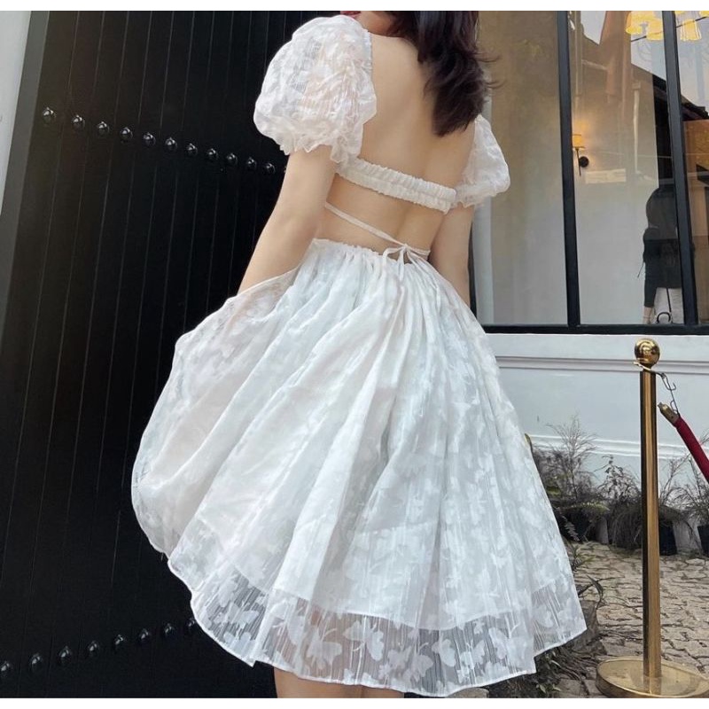 ĐẦM VOAN HOA TRẮNG TAY PHỒNG CỔ VUÔNG HỞ LƯNG