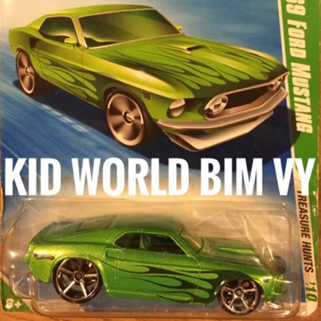 Xe mô hình Hot Wheels basic thunt 69 Ford Mustang.