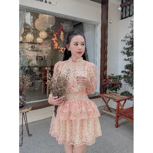 Đầm voan hoa cổ trụ tay dài 3 tầng