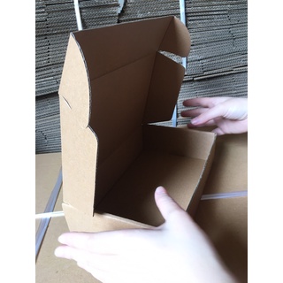 HỘP CARTON NẮP CÀI kích thước 25x15x6cm dùng đóng gói phụ kiện