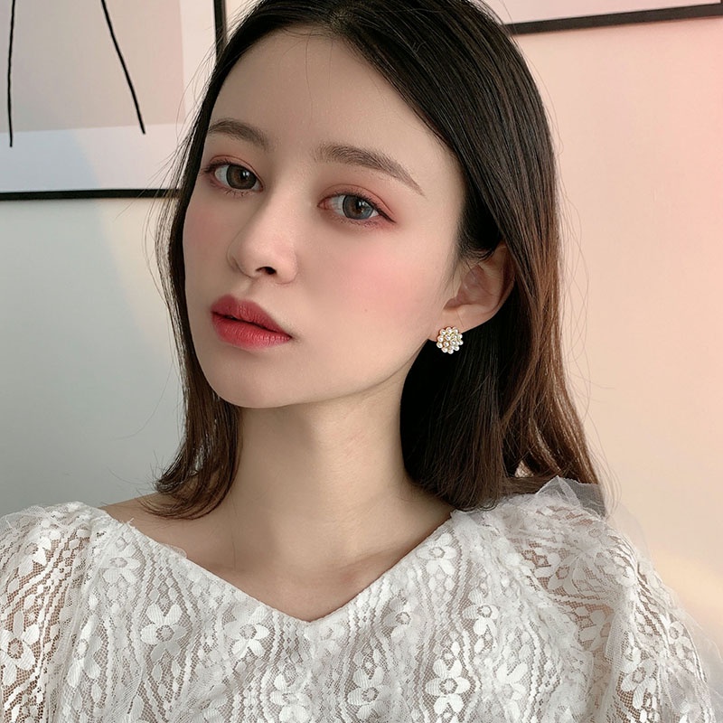 Bông tai đính ngọc trai phong cách đơn giản