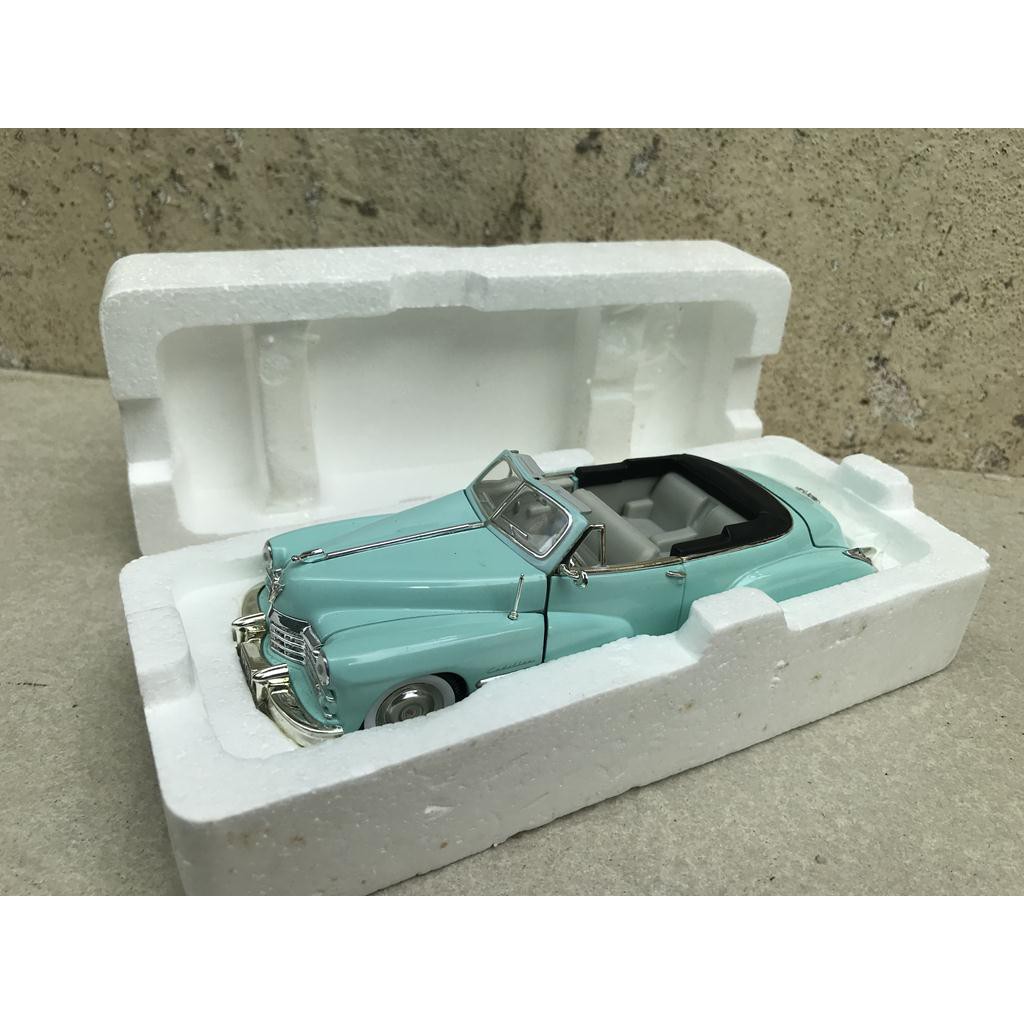 Mô hình xe cổ Cadillac Series 62 1947 - 1:32