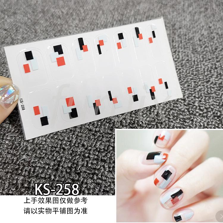 Miếng dán in họa tiết dùng trang trí móng tay